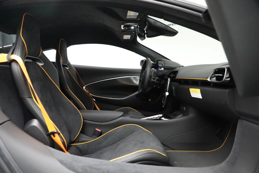2025 McLaren Artura - Image 24 of 31