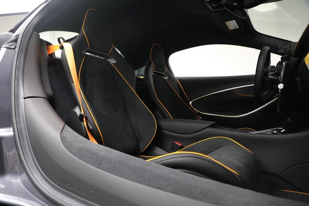 2025 McLaren Artura - Image 25 of 31