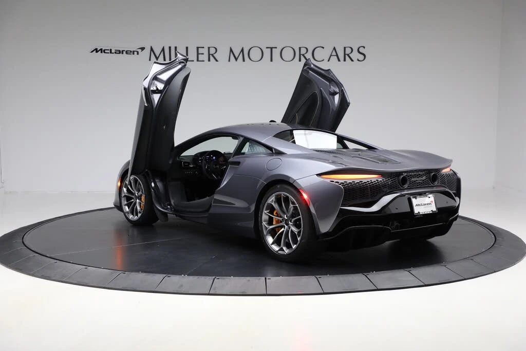 2025 McLaren Artura - Image 18 of 31