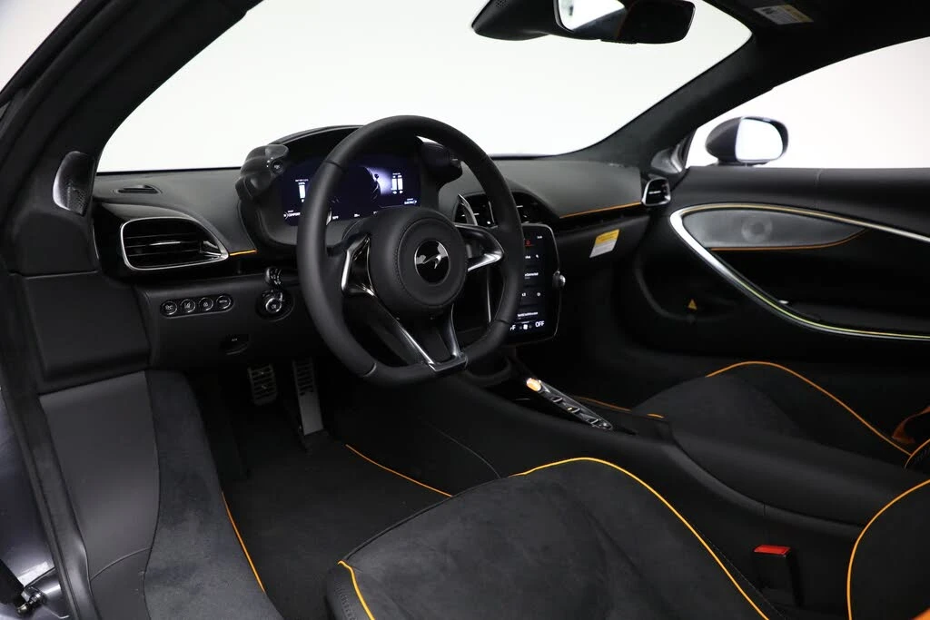 2025 McLaren Artura - Image 20 of 31