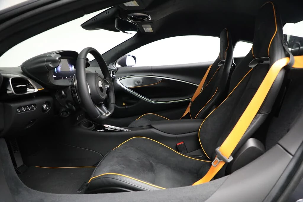 2025 McLaren Artura - Image 21 of 31