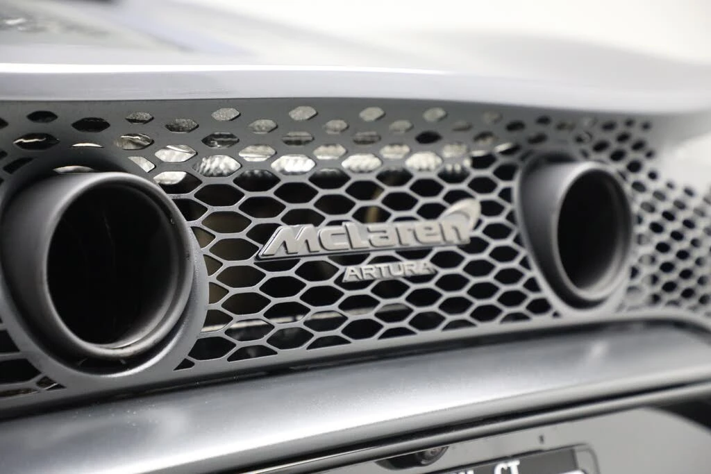2025 McLaren Artura - Image 27 of 31