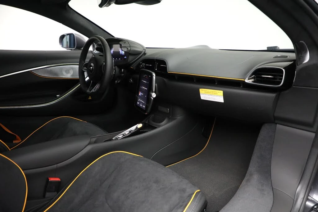 2025 McLaren Artura - Image 23 of 31
