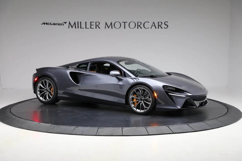 2025 McLaren Artura - Image 10 of 31