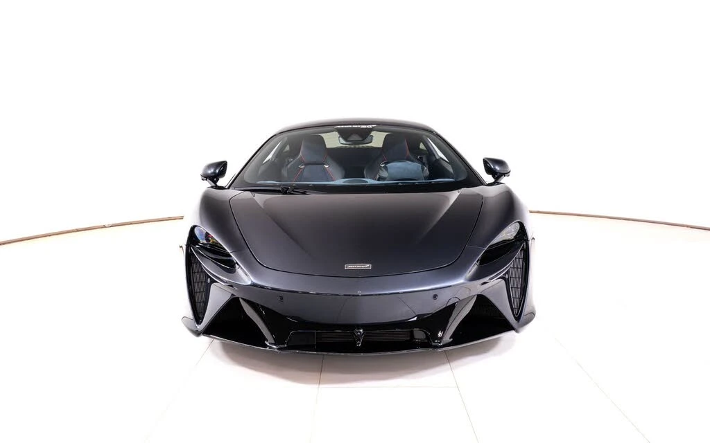 2025 McLaren Artura - Image 8 of 24