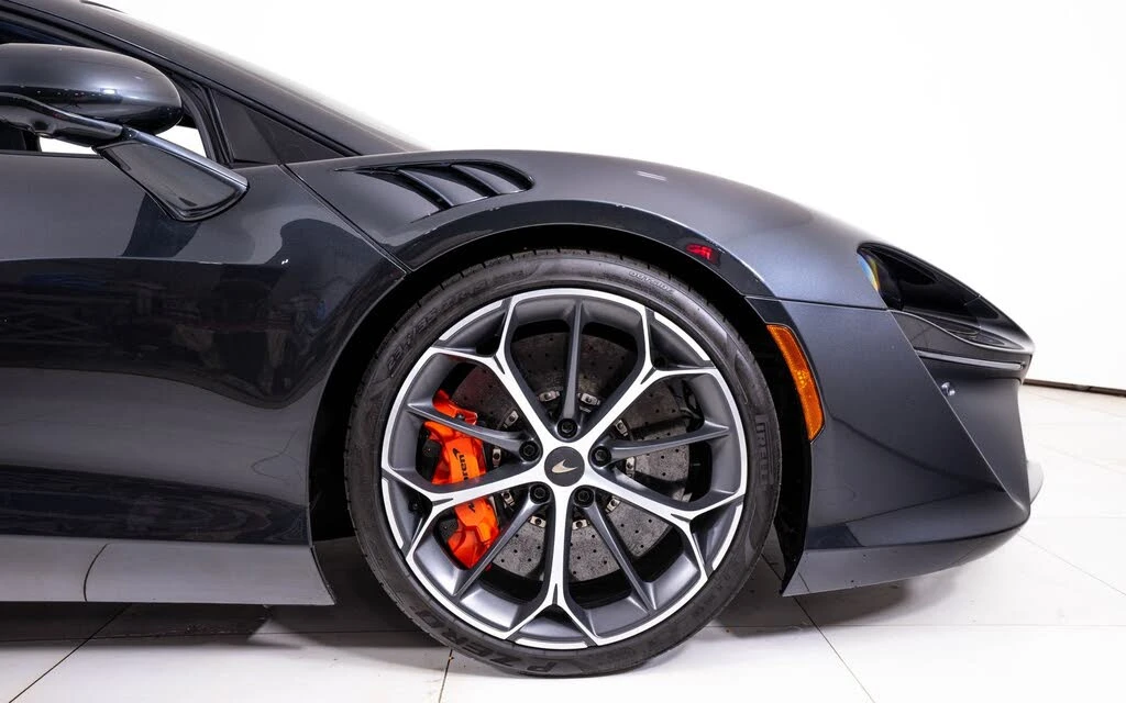 2025 McLaren Artura - Image 17 of 24