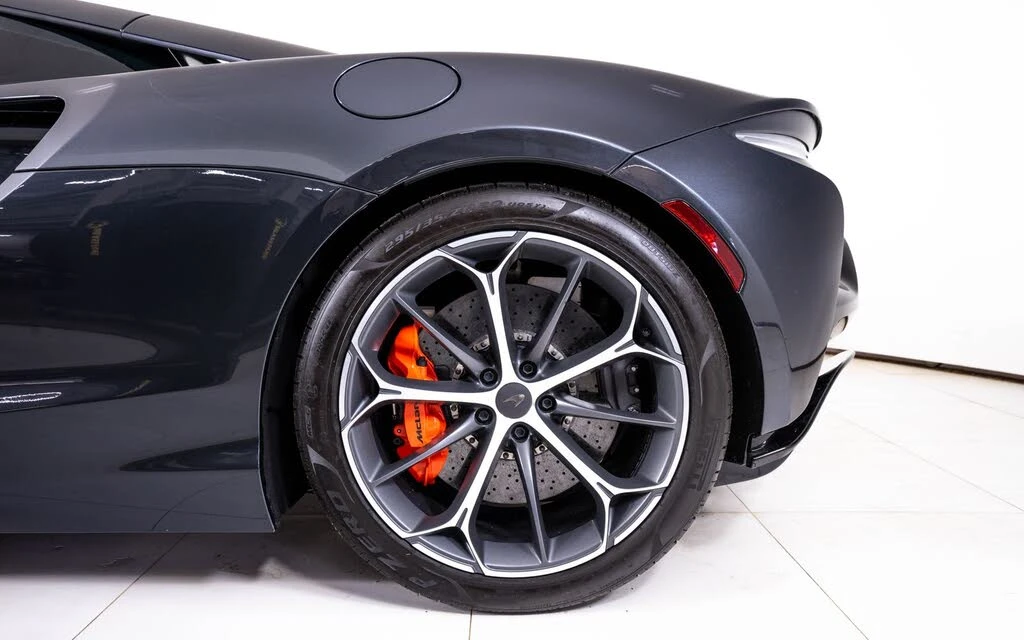 2025 McLaren Artura - Image 15 of 24
