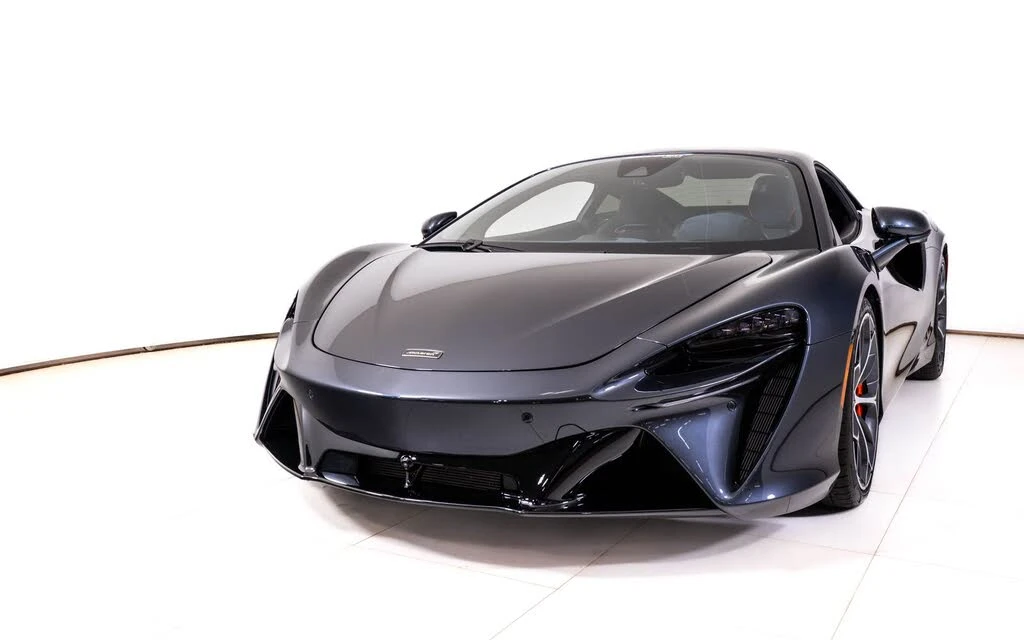 2025 McLaren Artura - Image 10 of 24