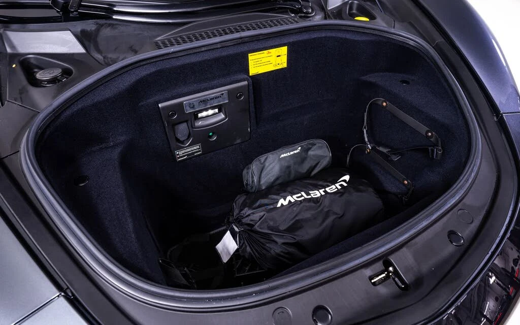 2025 McLaren Artura - Image 24 of 24