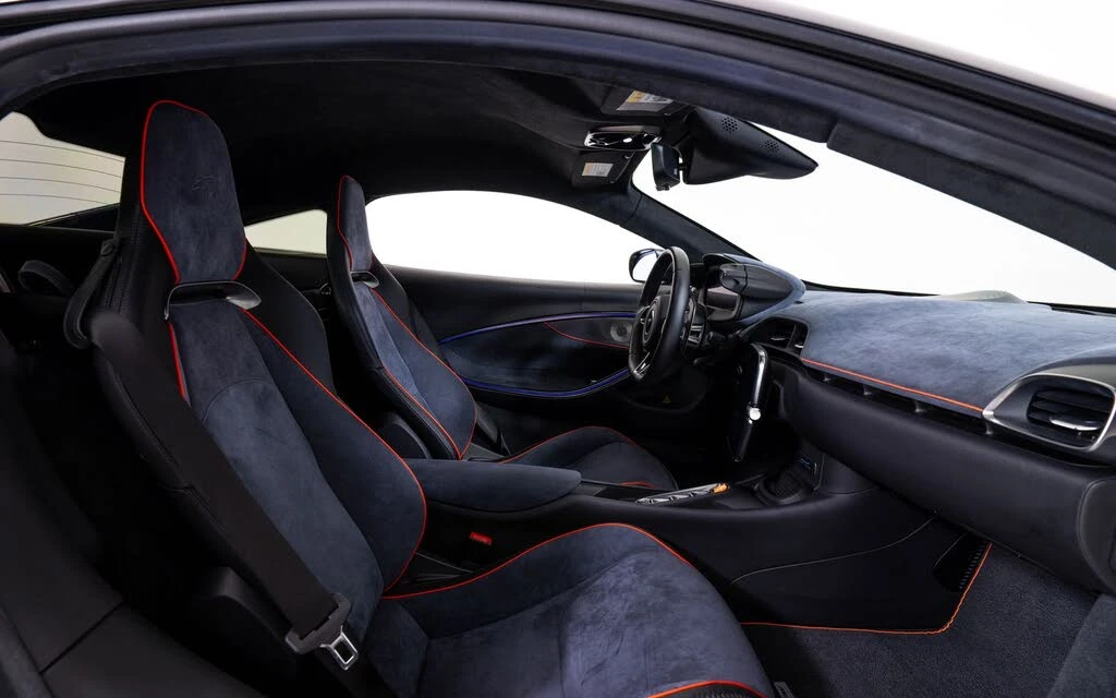 2025 McLaren Artura - Image 21 of 24