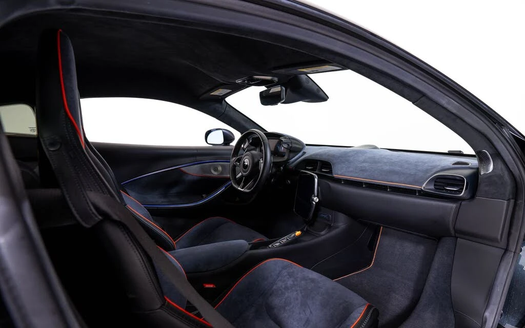 2025 McLaren Artura - Image 22 of 24