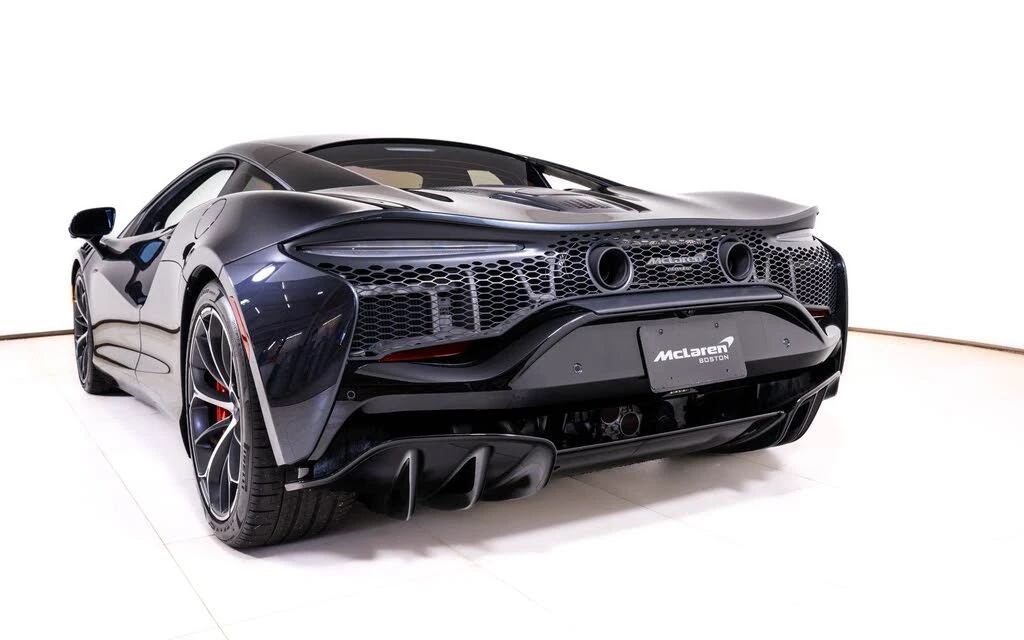 2025 McLaren Artura - Image 11 of 24