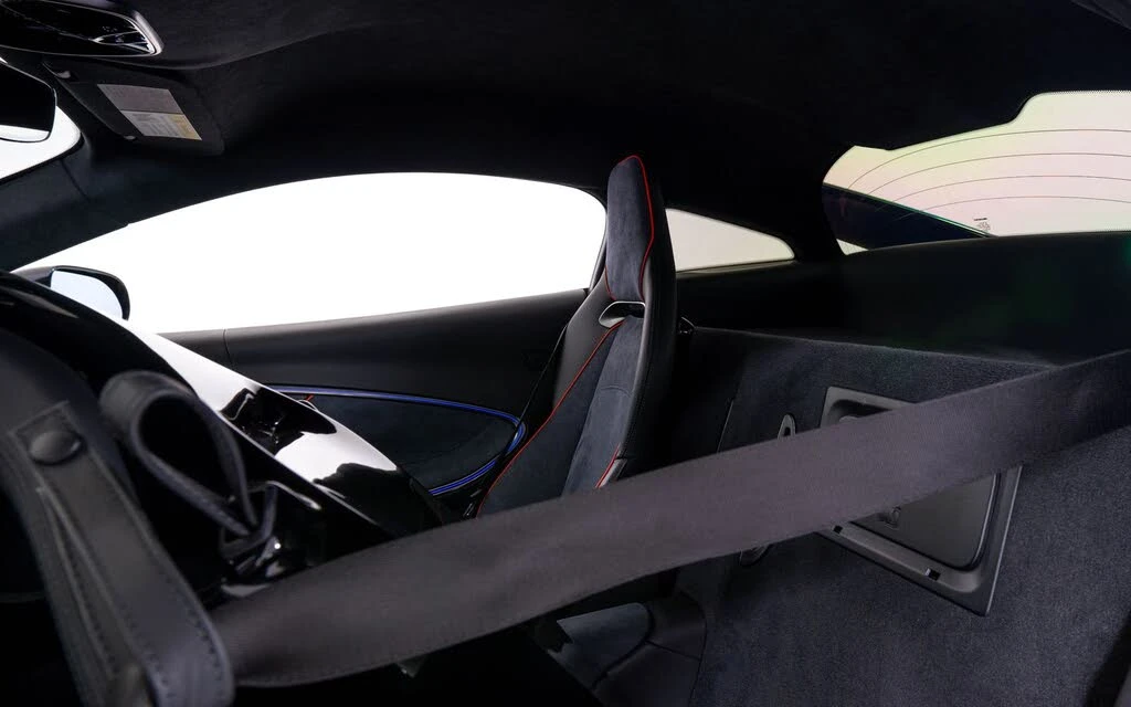 2025 McLaren Artura - Image 23 of 24