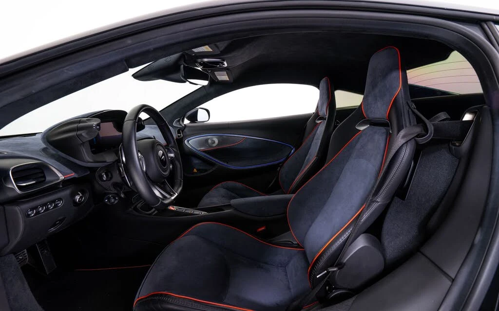 2025 McLaren Artura - Image 20 of 24