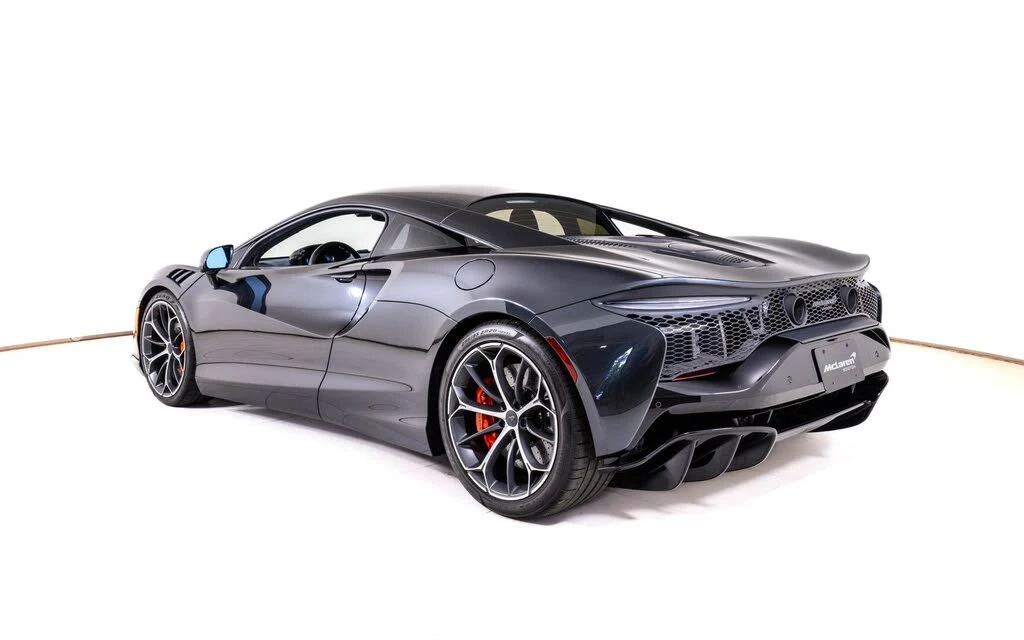 2025 McLaren Artura - Image 3 of 24