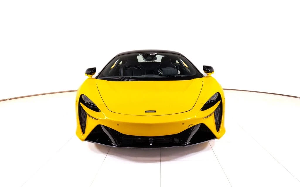 2025 McLaren Artura - Image 8 of 24