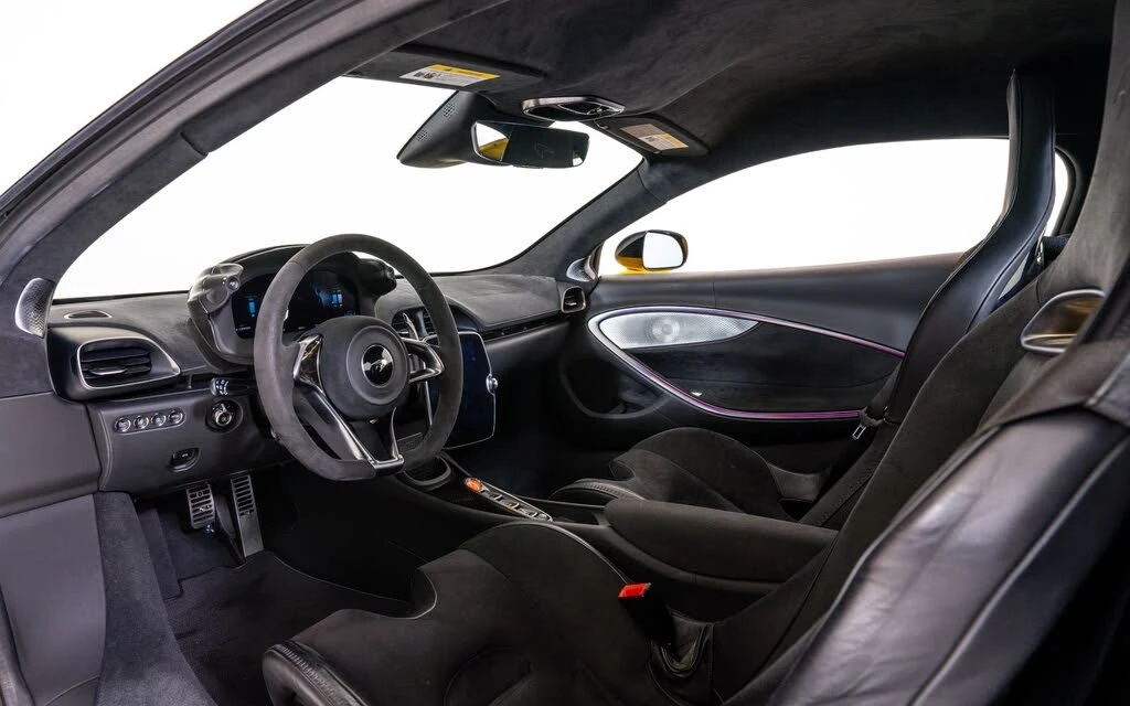 2025 McLaren Artura - Image 19 of 24
