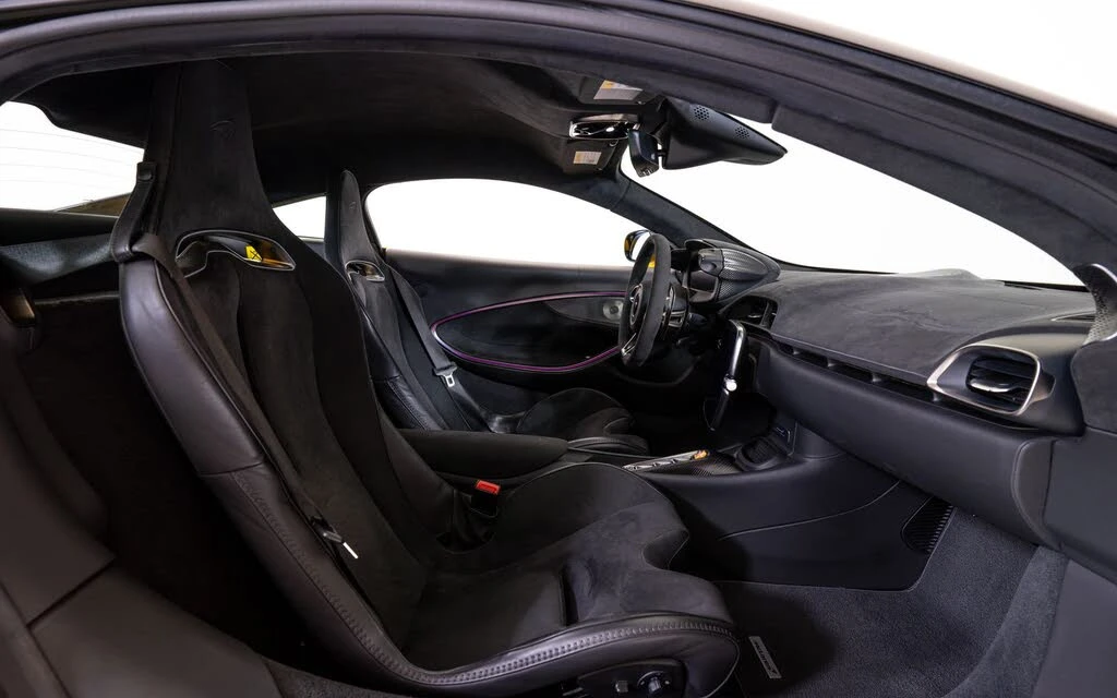 2025 McLaren Artura - Image 23 of 24