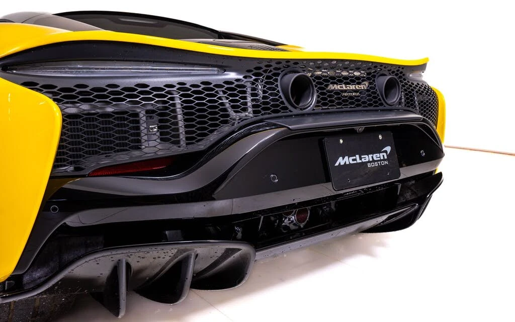 2025 McLaren Artura - Image 12 of 24