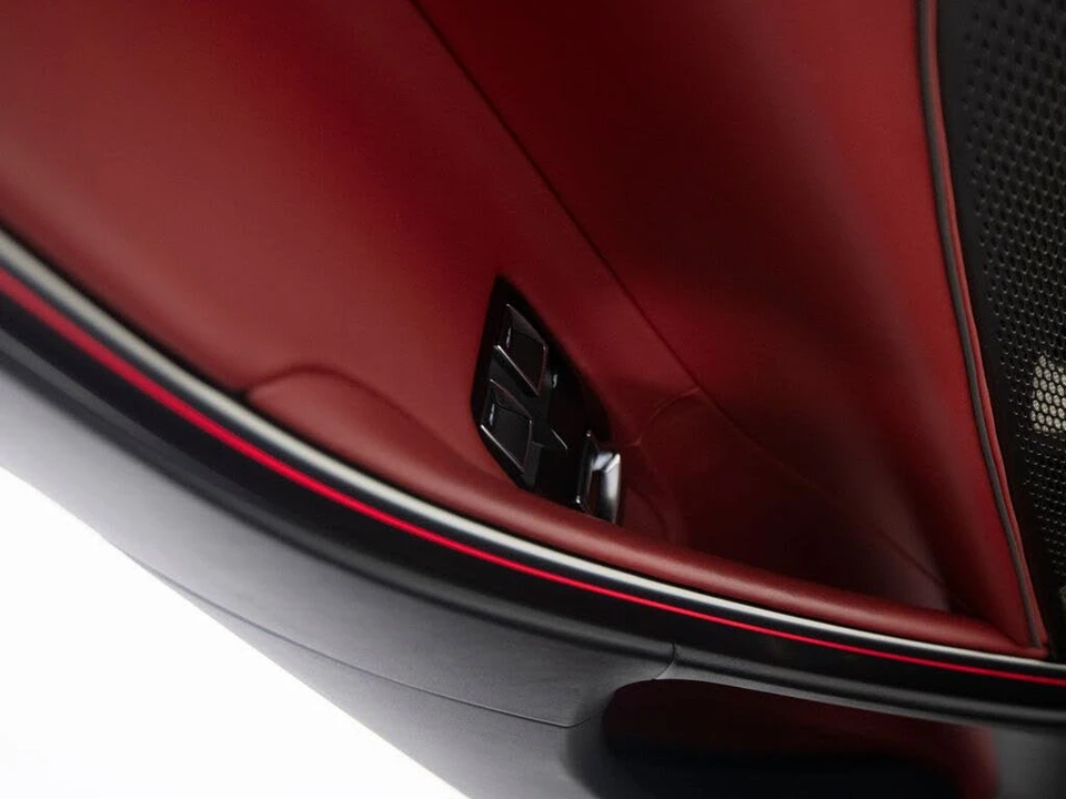 2025 McLaren Artura - Image 12 of 31