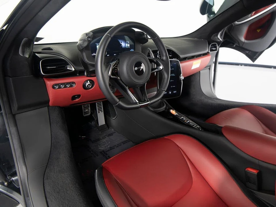 2025 McLaren Artura - Image 14 of 31