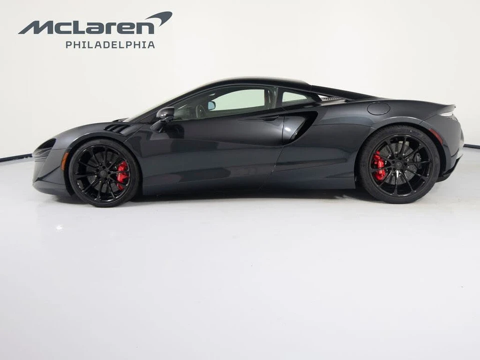 2025 McLaren Artura - Image 8 of 31