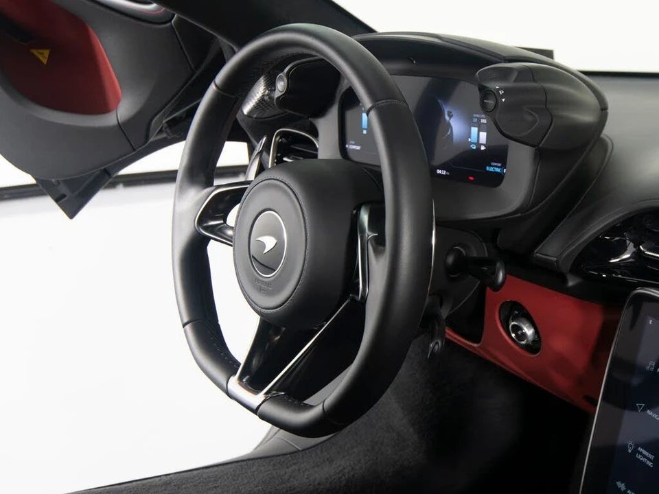 2025 McLaren Artura - Image 26 of 31