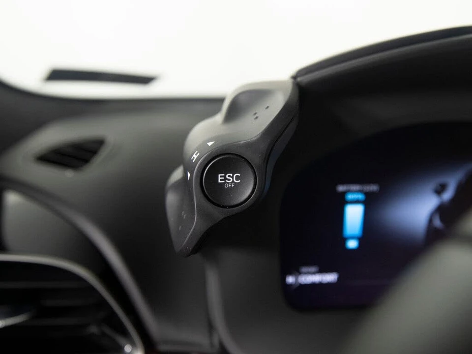 2025 McLaren Artura - Image 19 of 31