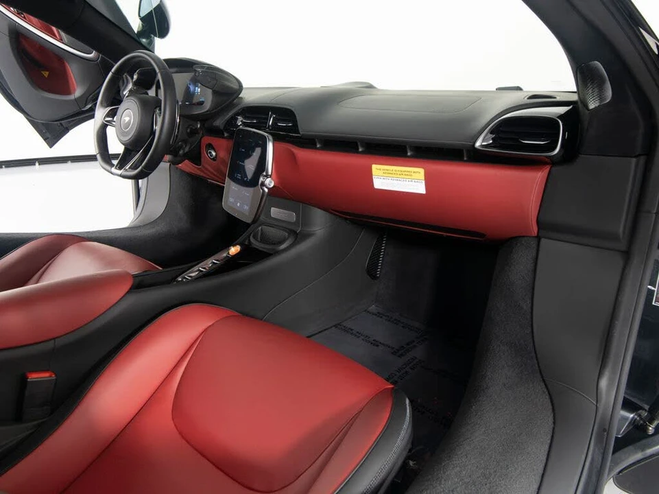2025 McLaren Artura - Image 24 of 31