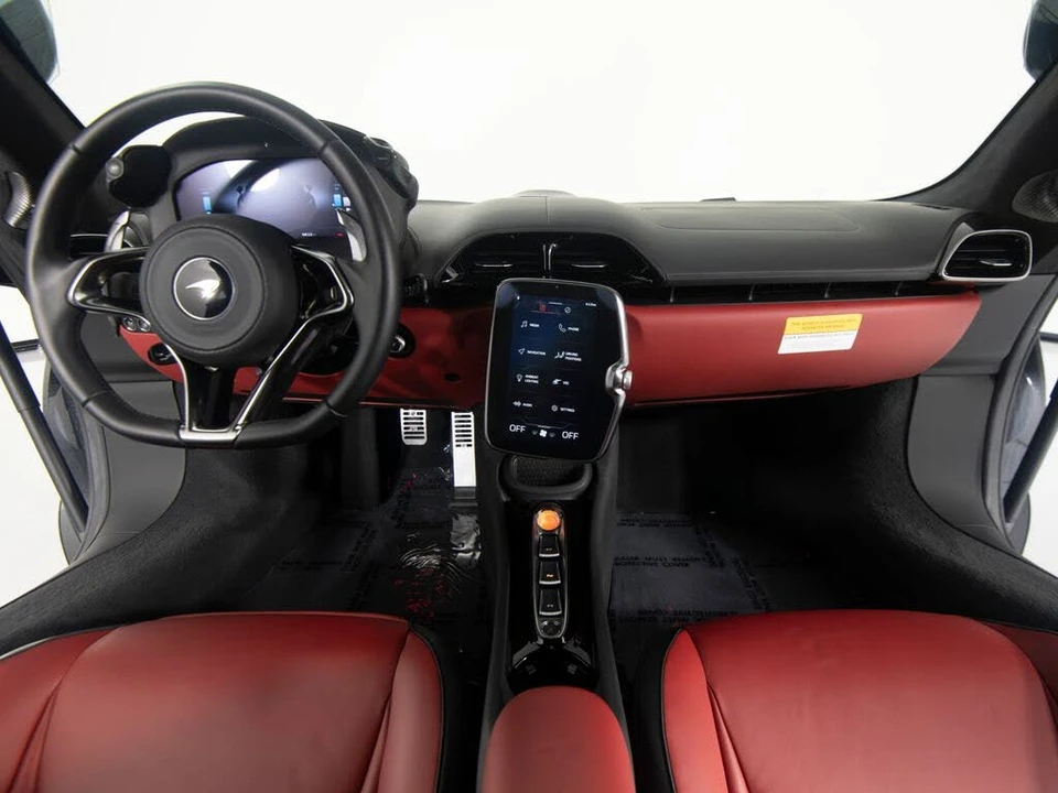 2025 McLaren Artura - Image 27 of 31
