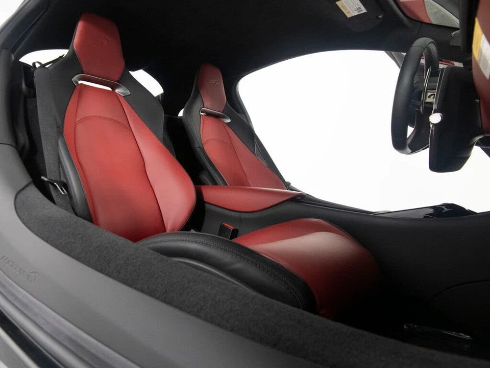 2025 McLaren Artura - Image 29 of 31