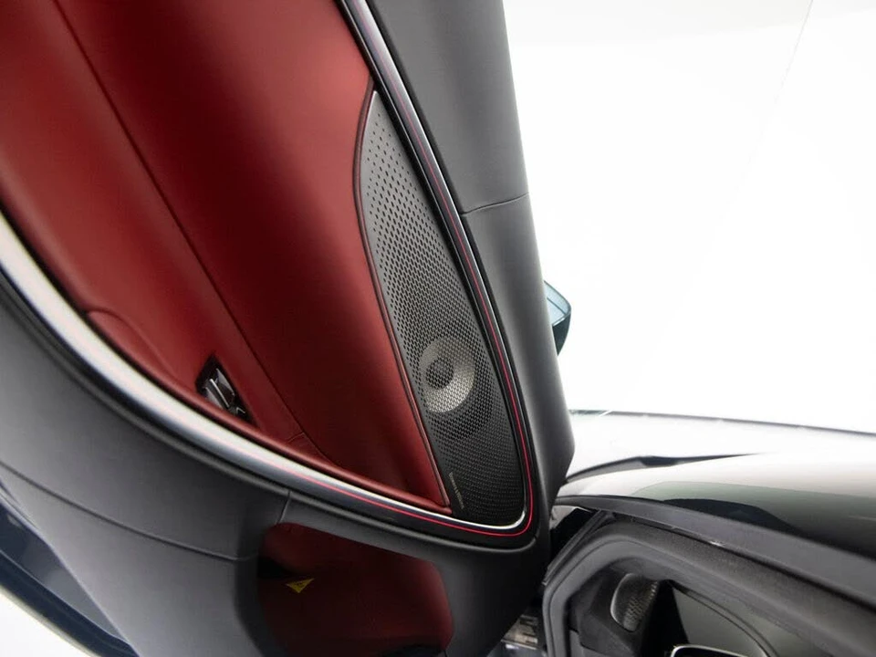 2025 McLaren Artura - Image 13 of 31