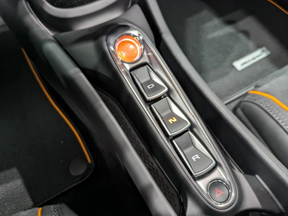 2025 McLaren Artura - Image 16 of 25
