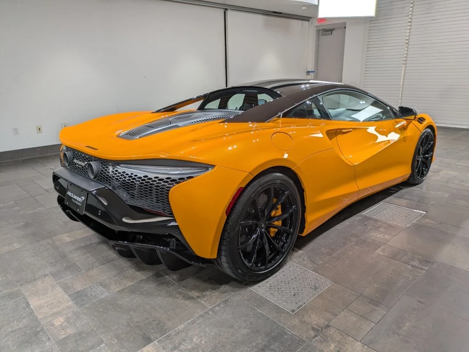 2025 McLaren Artura - Image 24 of 25