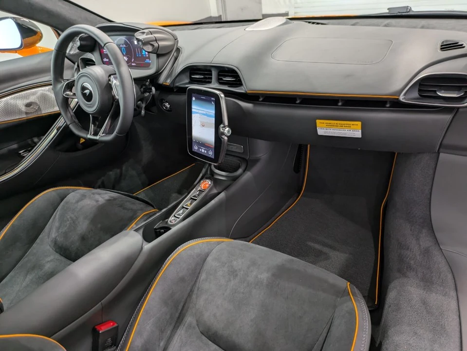 2025 McLaren Artura - Image 20 of 25