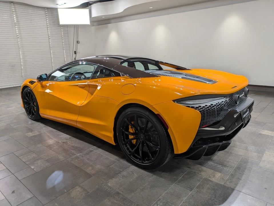 2025 McLaren Artura - Image 4 of 25