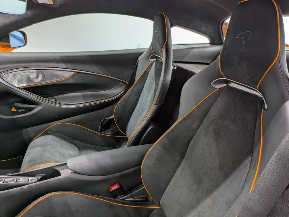 2025 McLaren Artura - Image 10 of 25