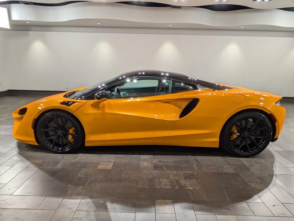 2025 McLaren Artura - Image 3 of 25