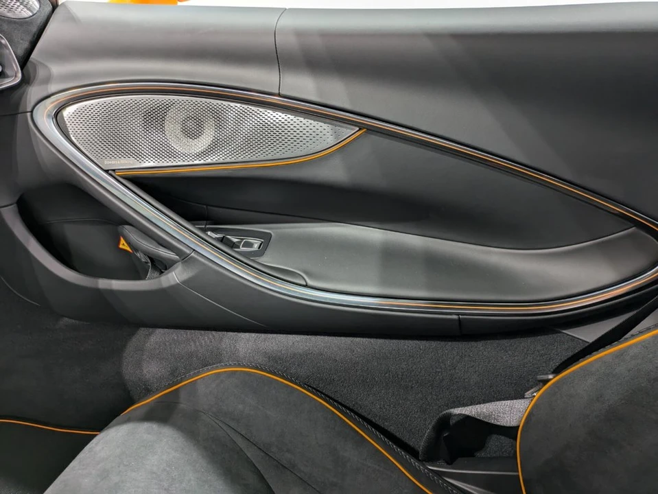 2025 McLaren Artura - Image 9 of 25