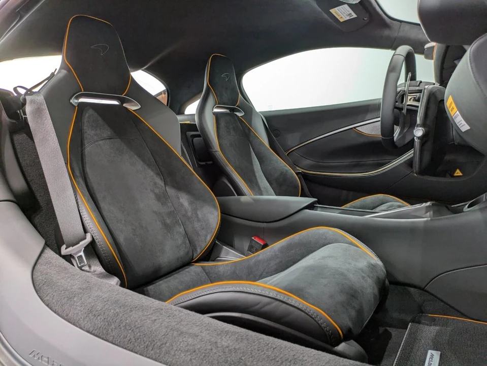 2025 McLaren Artura - Image 19 of 25