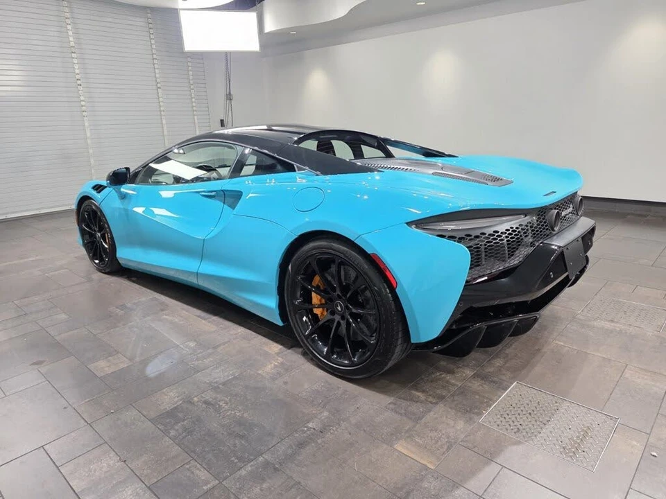 2025 McLaren Artura - Image 4 of 21