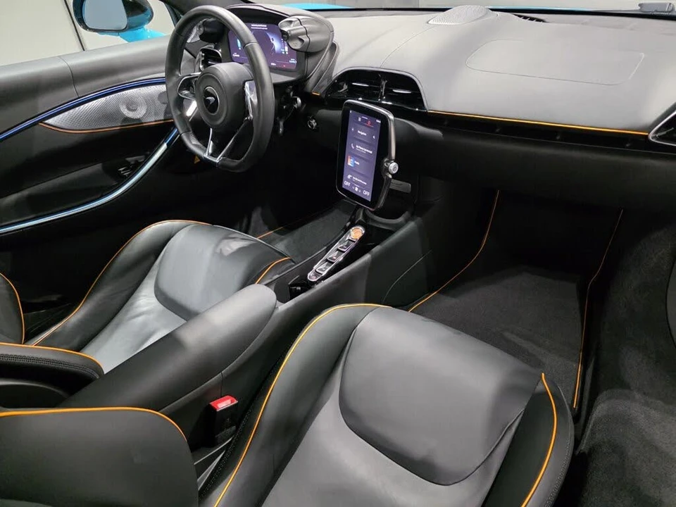 2025 McLaren Artura - Image 18 of 21