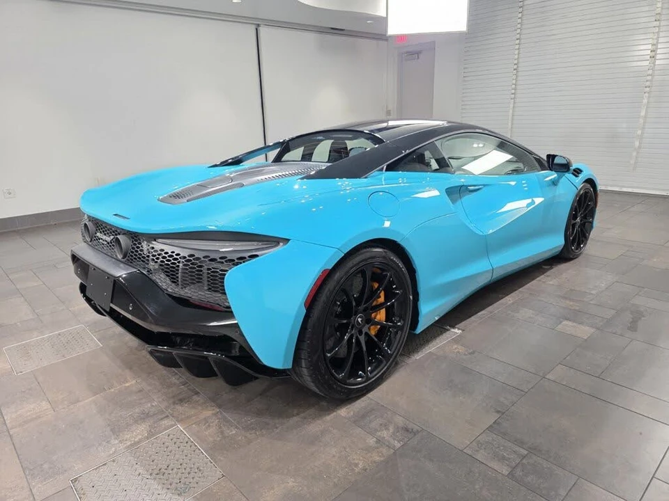2025 McLaren Artura - Image 19 of 21