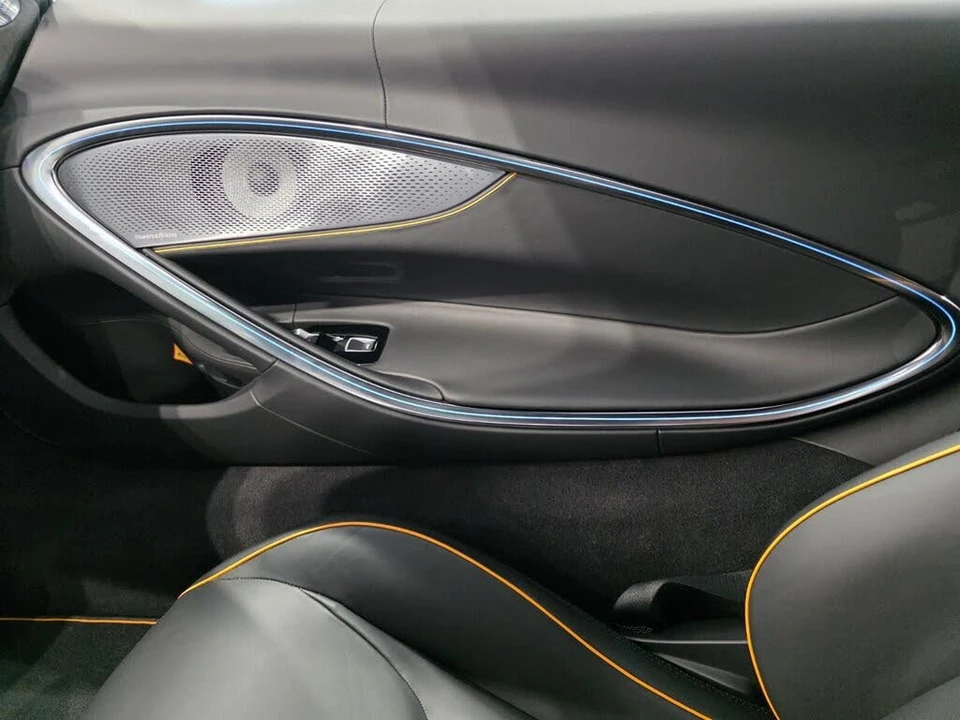 2025 McLaren Artura - Image 15 of 21