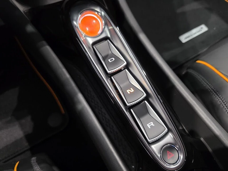2025 McLaren Artura - Image 14 of 21
