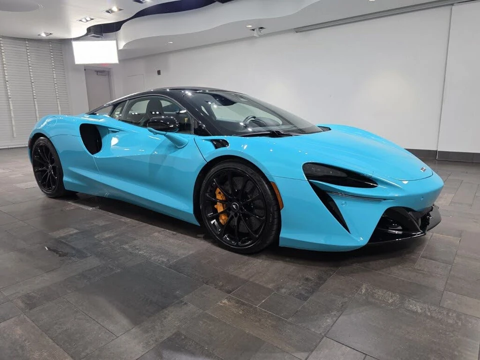 2025 McLaren Artura - Image 20 of 21