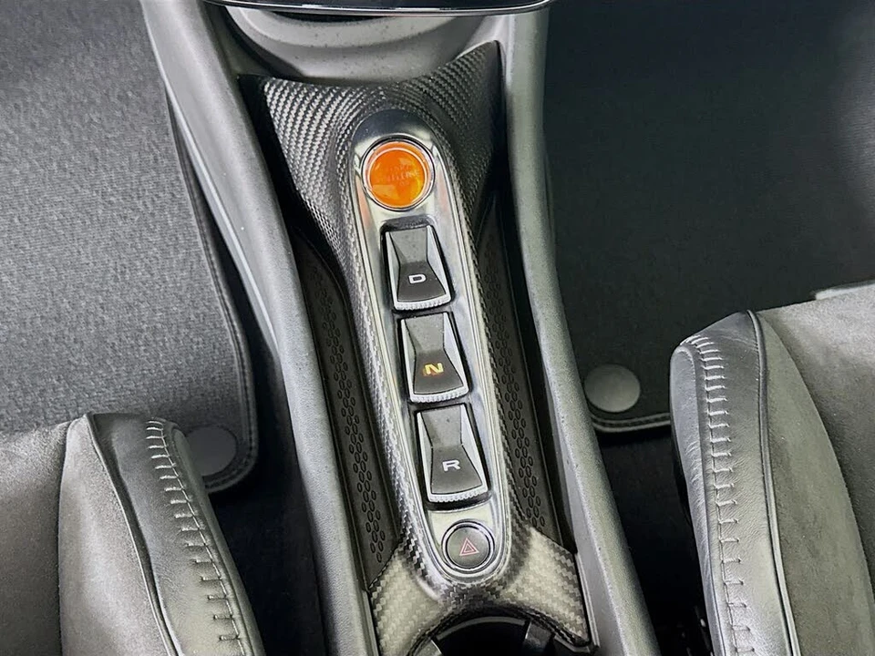 2025 McLaren Artura - Image 14 of 24