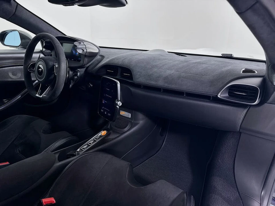 2025 McLaren Artura - Image 22 of 24