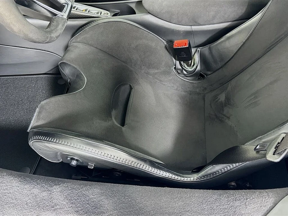 2025 McLaren Artura - Image 18 of 24