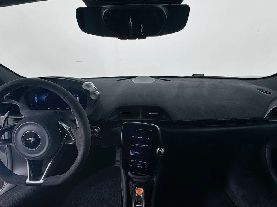 2025 McLaren Artura - Image 20 of 24